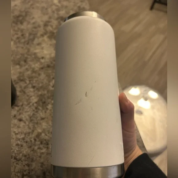 YETI White Stainless Steel Water Bottle 32oz - Picture 2 of 3